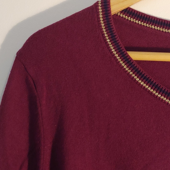 Burgundy sweater with gold and blue accent - Picture 2 of 3